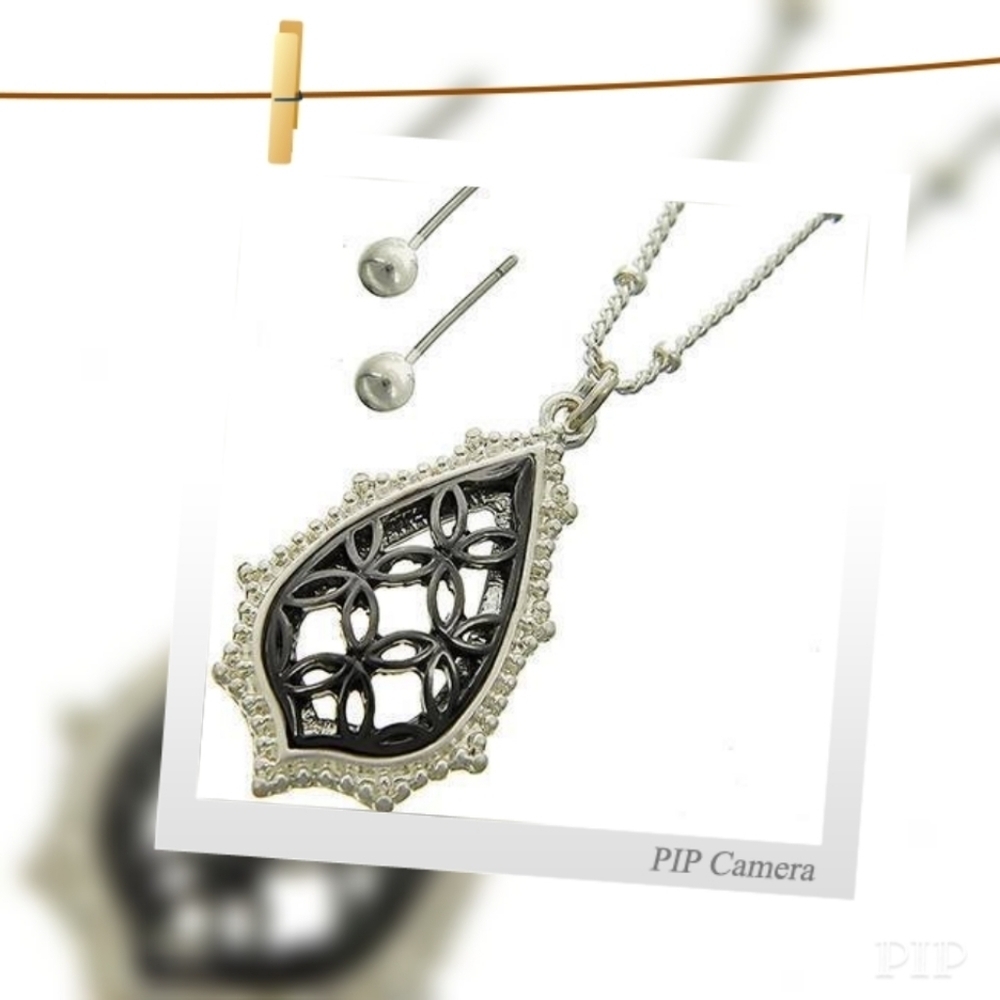 Stunning Teardrop Necklace Set
